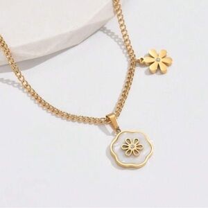 High Luxurious S925 Silver Gold-Tone Clover Flower White Shell Pendant Necklace